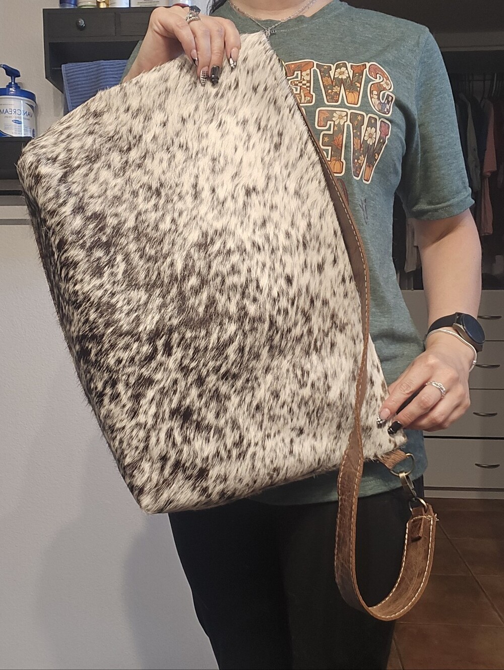 Cowhide Crossbody Large Tote/overnight Bag in Brown Speckle - Picture 3 of 5